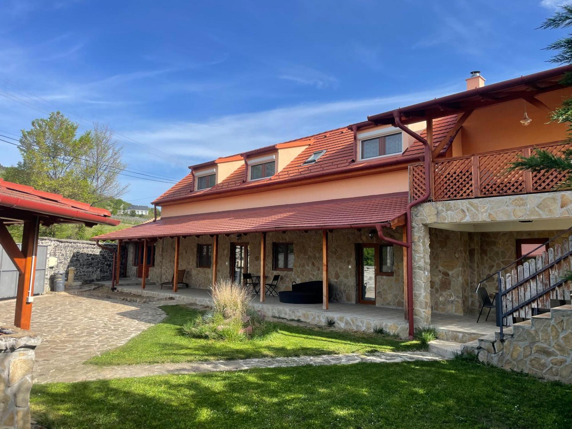 Szoegedi Villa Бадачоньтомай Экстерьер фото